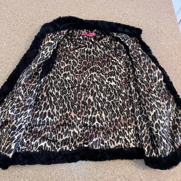 Betsey Johnson Shaggy Faux Fur Black Vest Large Festive Rockstar Y2K Retro Party - Picture 7 of 7